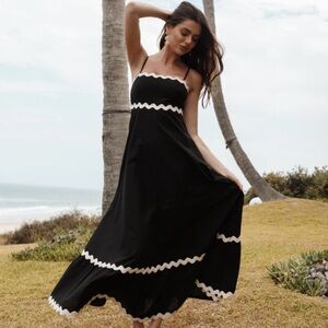 NWT Petal & Pup Yana Maxi Dress